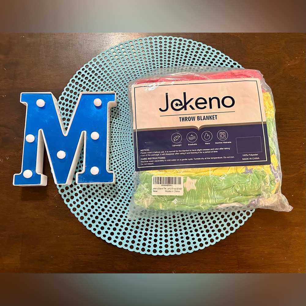 Jekeno Glow In The Dark Blanket Unicorns, New: Still Sealed